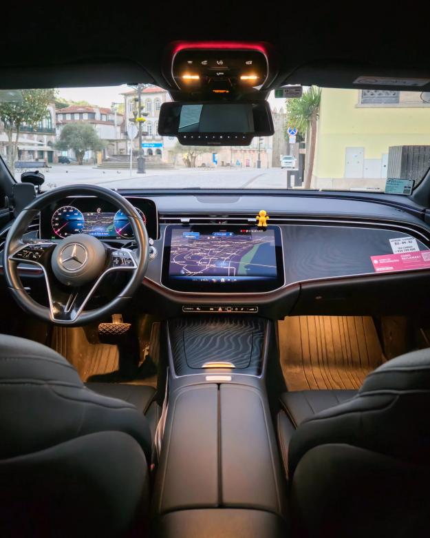 Interior de um táxi em ponte de lima